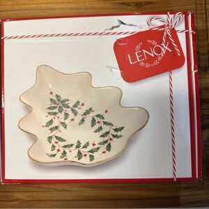 NIB Lenox Holiday Tree Candy Dish 8”Holly & Berries Gold Rim dishwasher safe
